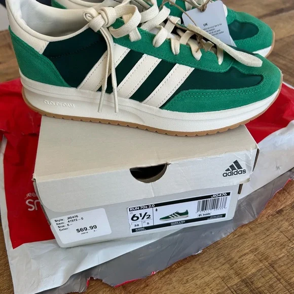 Adidas Women's Run 70s 2.0 Retro Sneaker - Retro tennis shoe in green suede NWT - Picture 2 of 6
